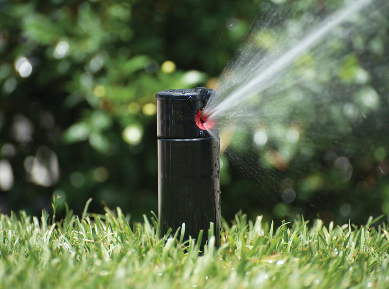 maak het plat Sluit een verzekering af Creatie Pop-up gazon sproeiers in de tuin