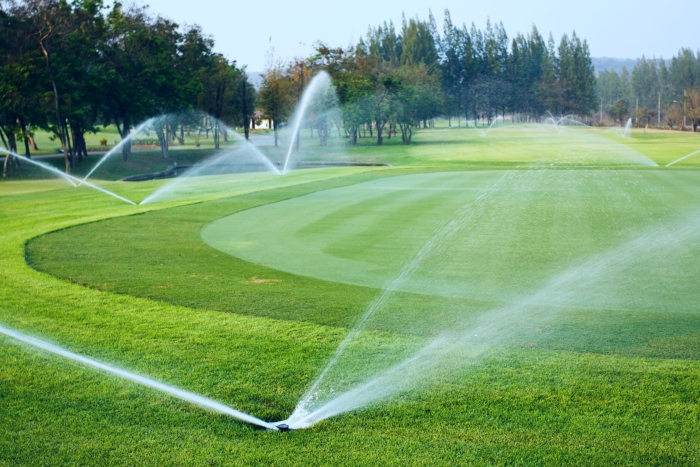 sector sproeiers op golfbaan